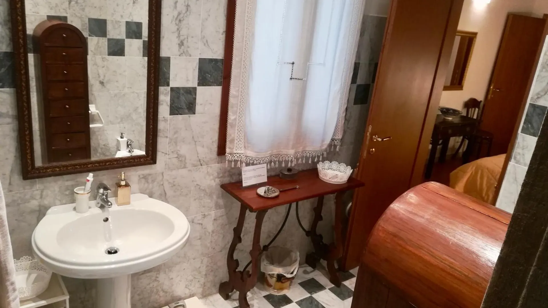 Pinti 12 Apartment Florence Italy